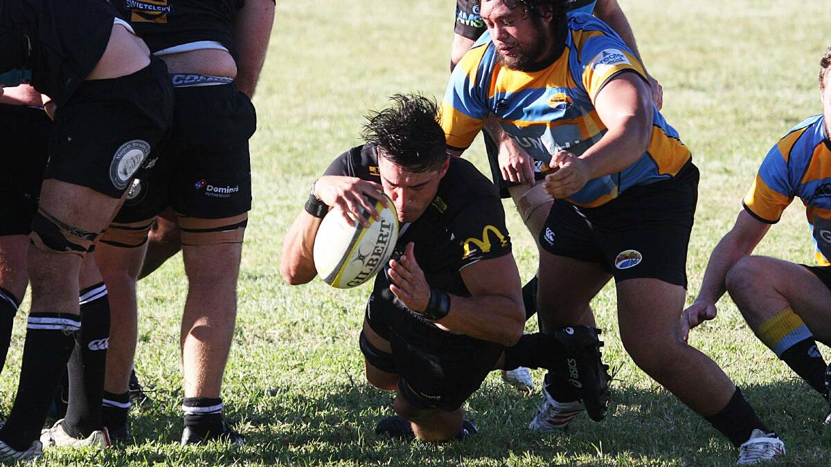 Travis Brooke dives in for a try. Picture: Mikael Gaal