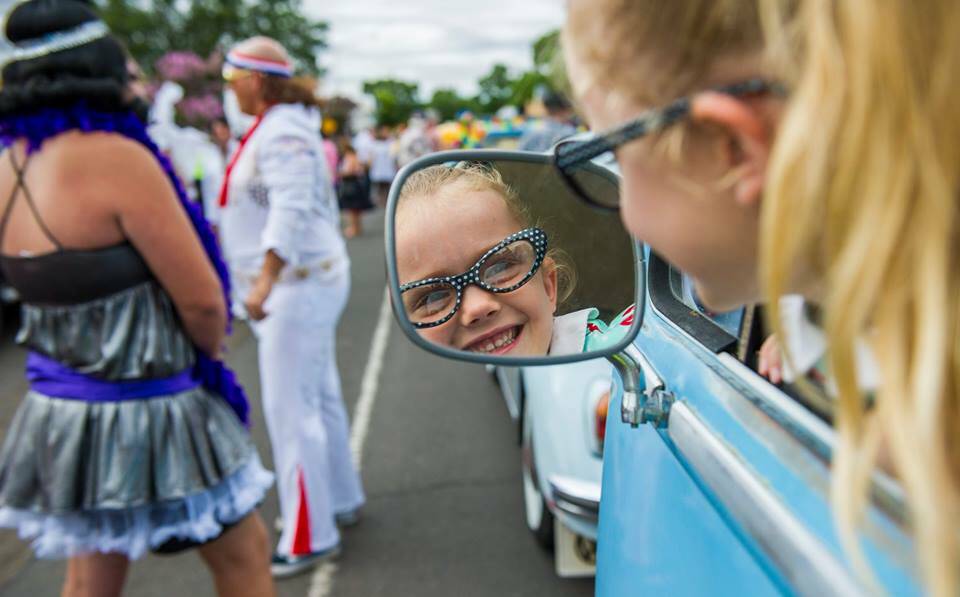 Festival goers get ready for the 2018 Parkes Elvis Festival street parade. Photo: Parkes Elvis Festival Facebook. 
