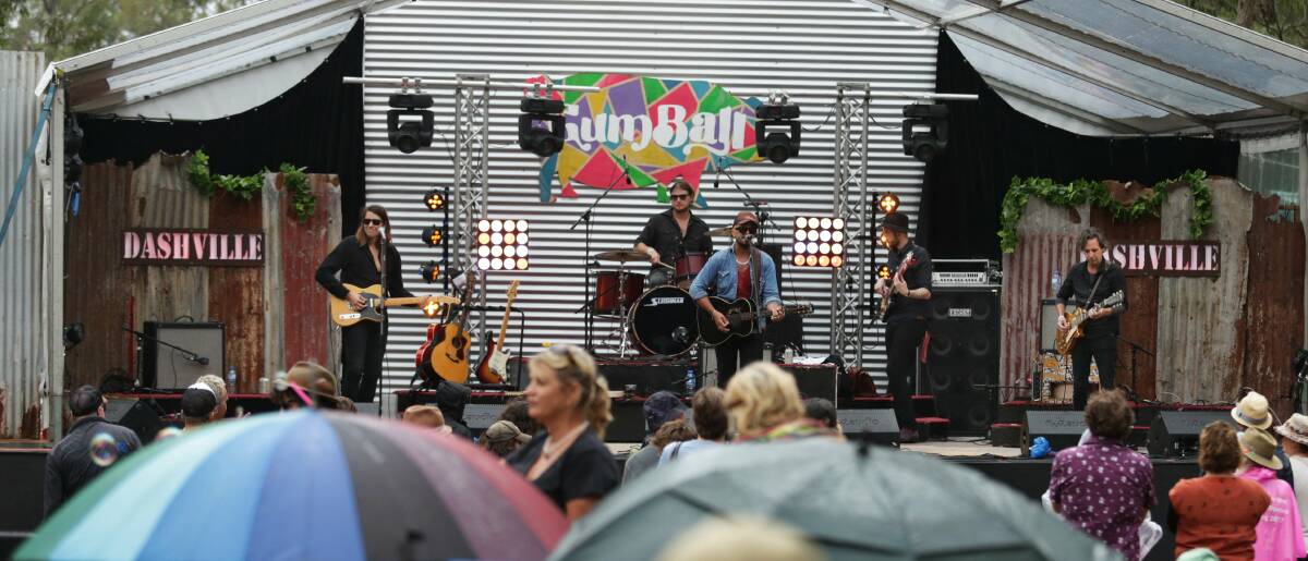 RETURN TO THE HUNTER VALLEY: Dan Brodie performing at Dashville's Gumball festival in 2016. Picture: Simone De Peak