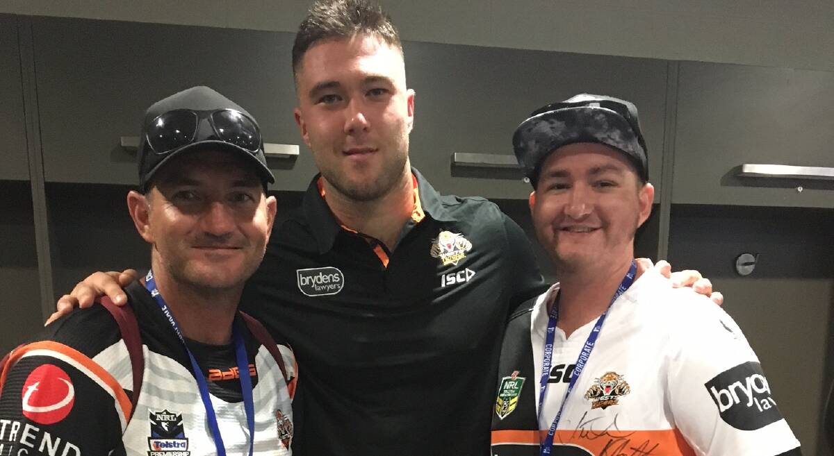 Eighteen-year-old cancer sufferer Kallan Egar fulfills his dream of meeting the Balmain Tigers during their clash with the Newcastle Knights last weekend.