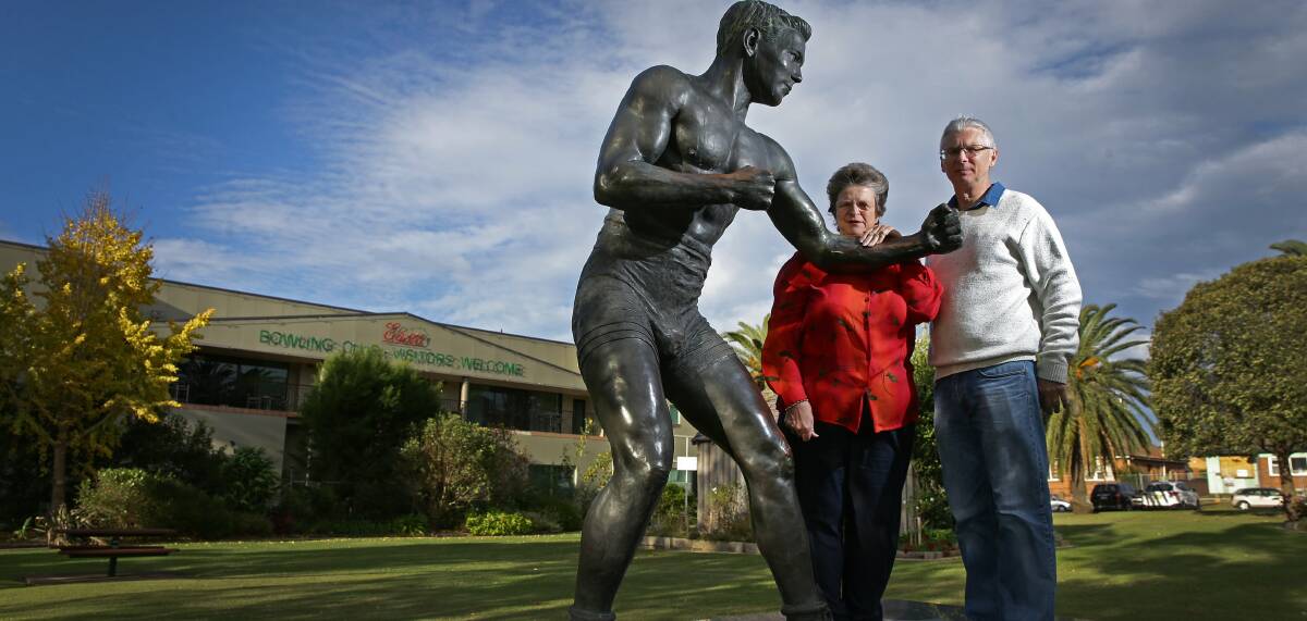 VANDALISED: Plaques surrounding Maitland's Les Darcy went missing. Former committee members Jennifer Mudd and Tony Edmunds are pictured at the site. Picture: MARINA NEIL.