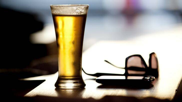 As summer rolls around, Australians naturally drink more beer. But each yearly peak in consumption is on the decline. Photo: Arsineh Houspian