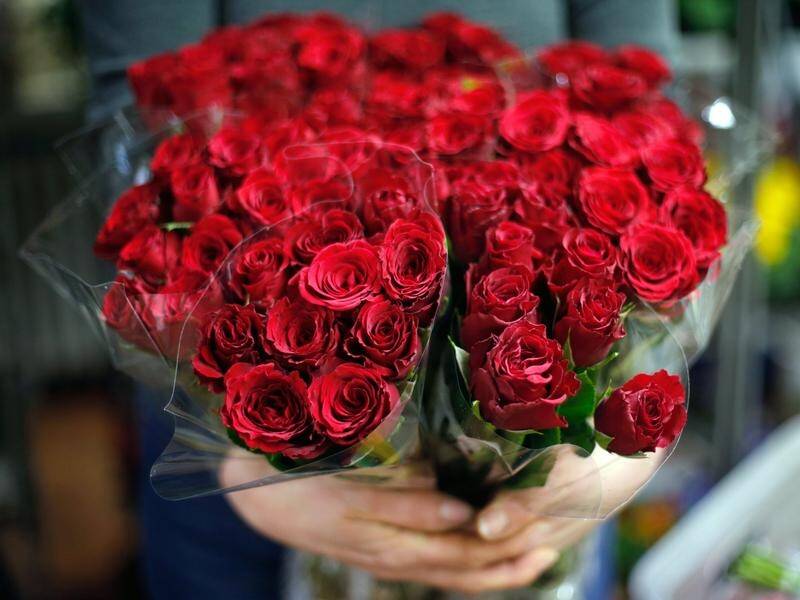Consumers are being warned about the risks of purchasing flowers online for Valentines day.