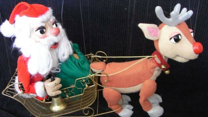 A Santa puppet from Puppeteria.