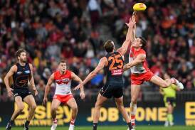 The Swans and the Giants will do battle in Sydney's AFL derby at the SCG on Saturday. (Steven Markham/AAP PHOTOS)