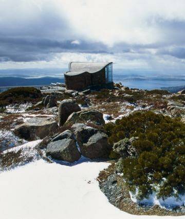 On top of Mount Wellington: All covered in snow.