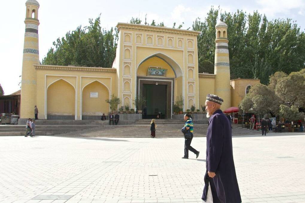 An elderly Uighur man in front of Kashgar's Id Kah mosque. Photo: Sanghee Liu