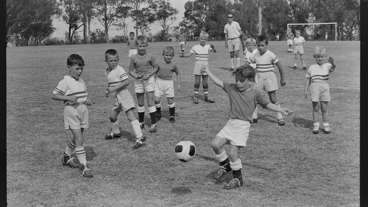 Here’s ­another old photo­ from the Mercury’s archives. If anyone knows the names of the boys in this image, please call Michael Hartshorn on 4931 0125. 
