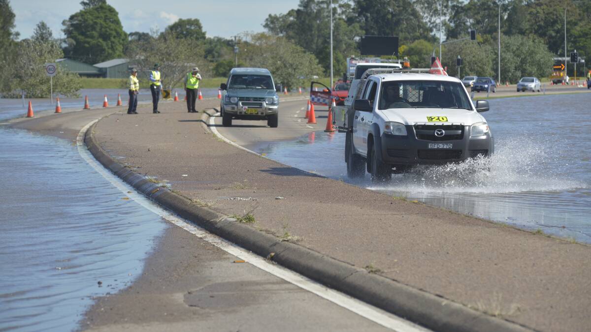 We show you the water levels at the Belmore Bridge, the New England Highway and the old end of the High Street at Maitland.