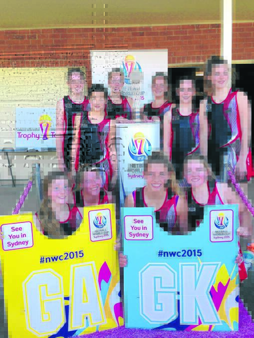 UP CLOSE: Maitland High School netballers with the Netball World Cup in Newcastle. Pictured are (back row) Lily Warren, Takara Delmege, Katrina Moy, Maddison Masters, Josie Cooke, Lucy Murray, (front)
Alyssa Albiston, Riley Schulha, Mackenzie Young and Madi Churchouse.
