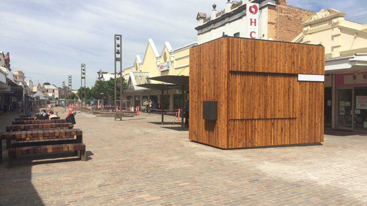 PETITION NOT TABLED: Maitland council says it will not remove the box-like kiosk from The Levee.