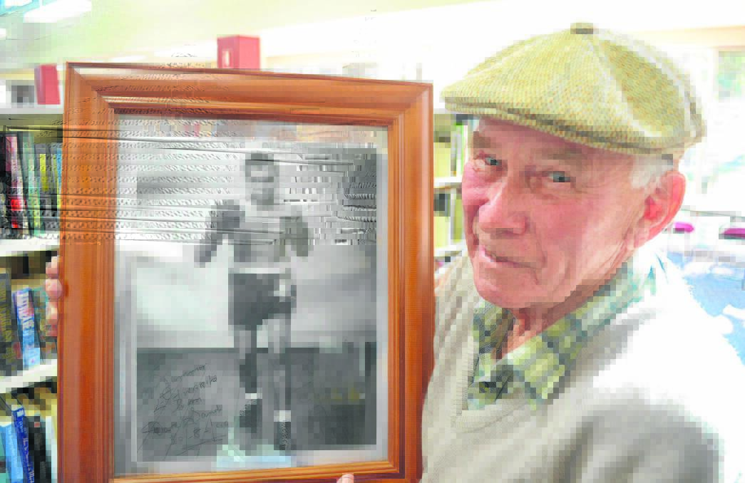 Elder pays homage to boxing legend David Sands