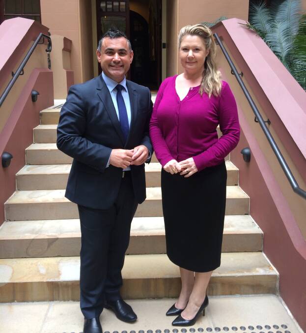 AWARD: NSW Minister for Small Business John Barilaro
congratulates Hunter-based business advisor Brooke Phillips.
