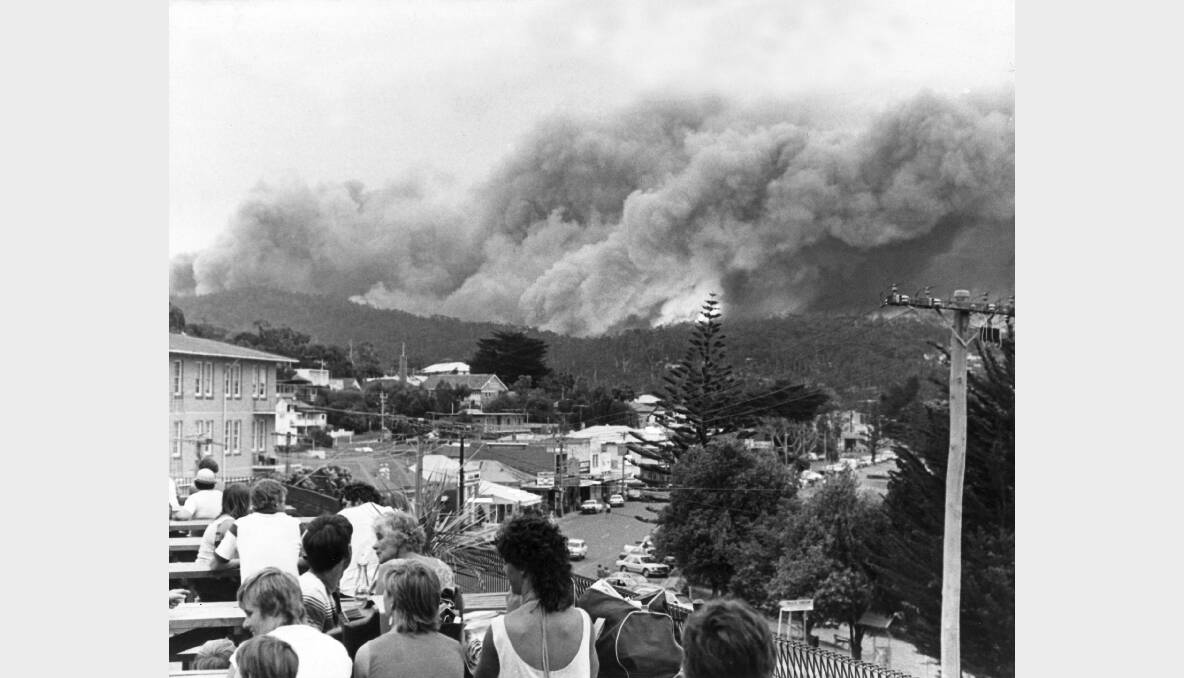 People on the balcony of the Lorne Hotel watch as fire rolls over Ottway Ranges toward Lorne, Victoria during the 1983 Ash Wednesday fires. Photo: FAIRFAX ARCHIVES