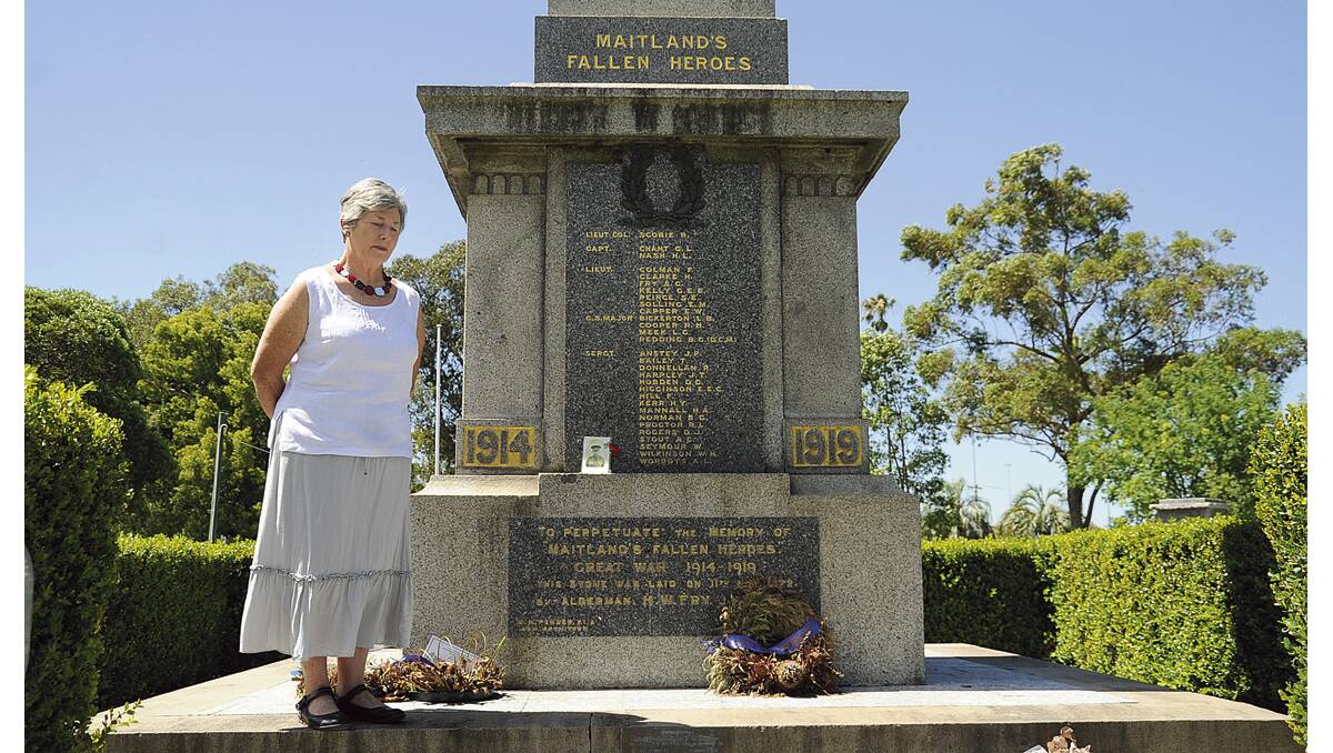 WAR MEMORABILIA: Janece McDonald who is calling for World War I memorabilia.   	Picture by CATH BOWEN 111213CB059