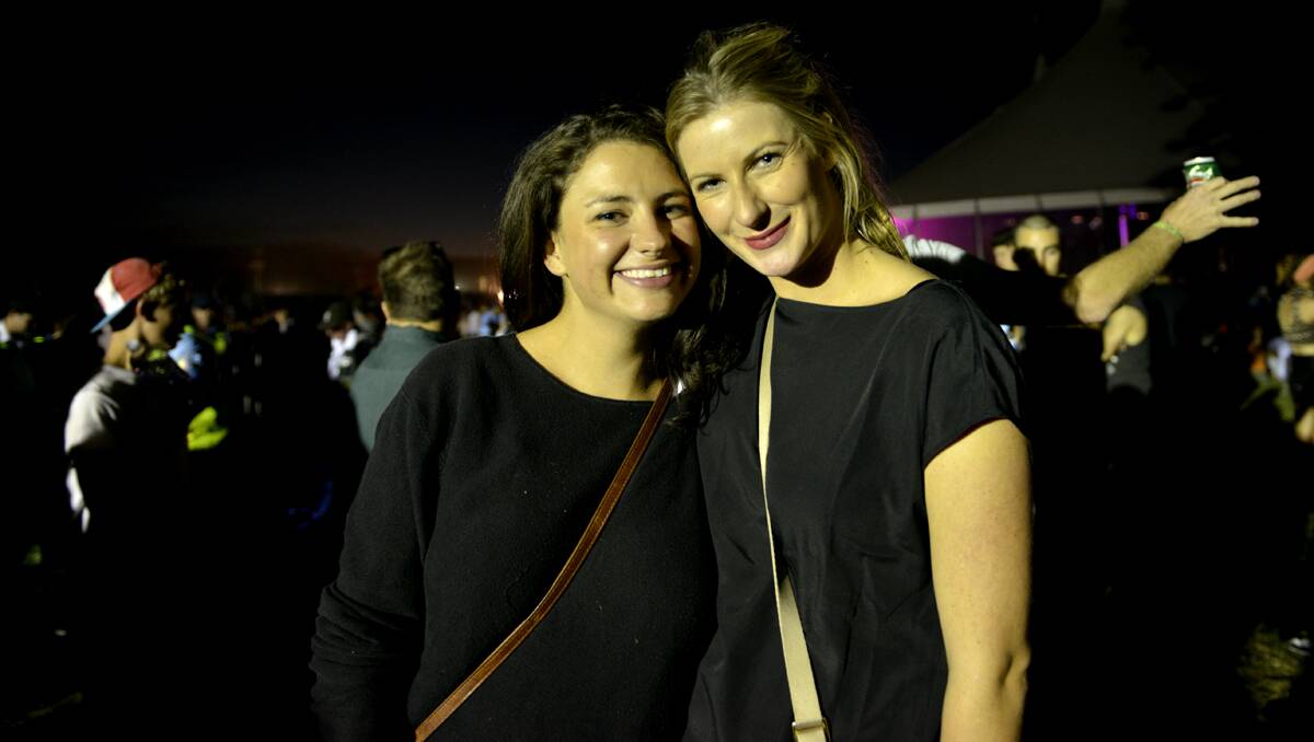 Groovin The Moo 2013: The sun sets and the music cranks up. 