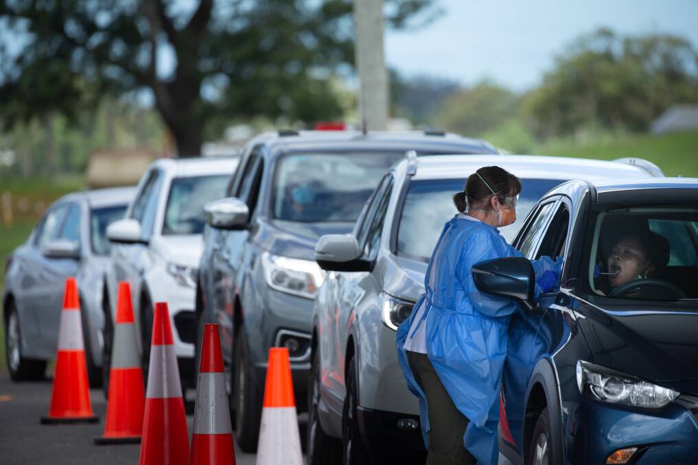 Long waits: The gates to the Maitland Showground COVID test clinic was closed at 12noon and 500 cars were turned away. Pictures: Marina Neil
