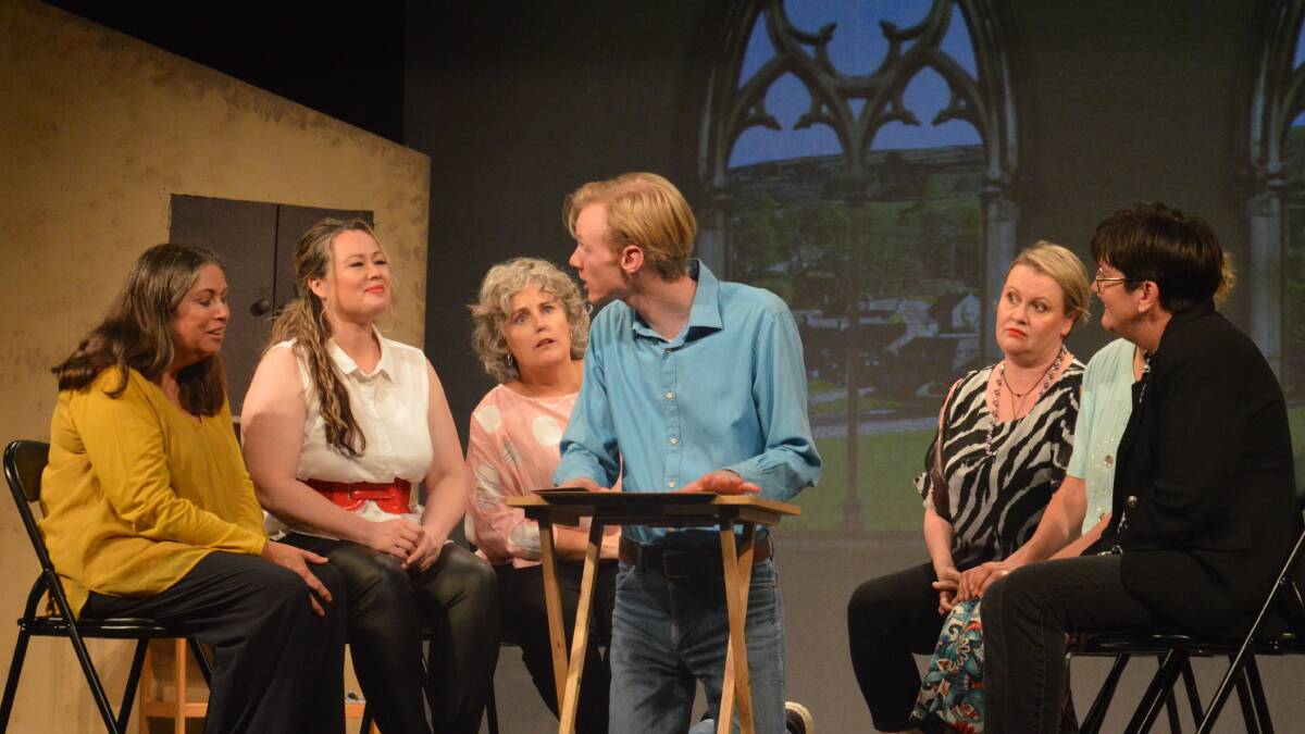 Cate Hayes as Annie, Amy Kaal as Celia, Bronwyn Sartori as Ruth, Richard
Rae as Lawrence/Liam, Chelsea Slack as Cora and Jo Cooper as Chris. Picture by Dimity Eveleens