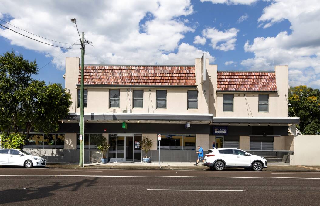 East Maitland pub The Bank Hotel is back on the market four years after it was purchased by a buyer consortium that included pub baron Arthur Laundy. Picture supplied.