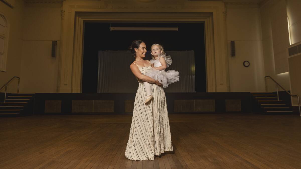 5678 Academy of Dance principal Dominique Hepworth with one of her baby students, Imogen Daymond, 3. Picture by Marina Neil
