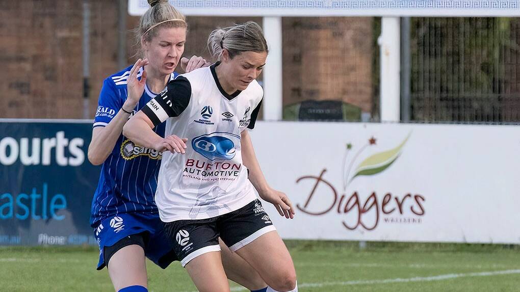 Maitland's Sophie Stapleford in action against Newcastle Olympic during the 2023 NNSW NPLW preliminary final. Picture by Graham Sport and Nature Photography