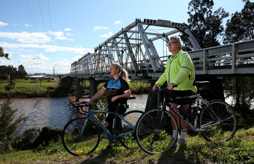 FUNDRAISER: Jane Craig and Jon Wilkinson will ride from Dubbo to Morpeth in memory of their mum and wife as well as Michelle Cockbain. Picture: Simone De Peak