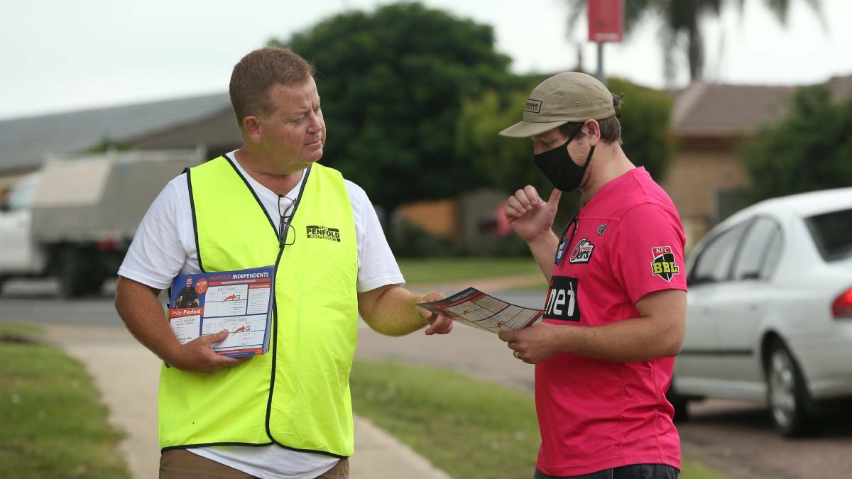 CAMPAIGNING: Maitland candidate Philip Penfold handing out how to vote material 100 metres away from Rutherford High entrance on election day. Picture: Simone De Peak