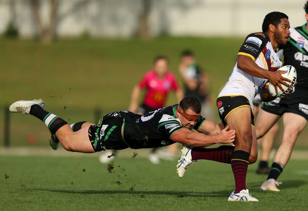 Pickers forward Sam Anderson dives to try to bring down an opponent. Picture: Marina Neil