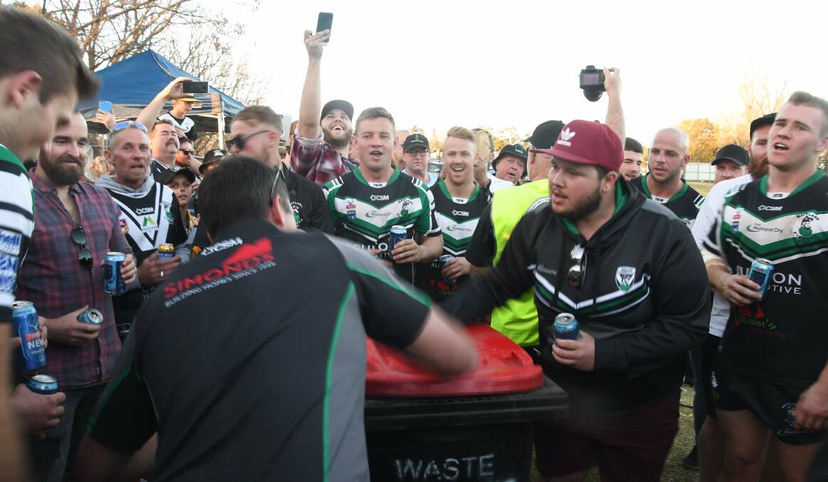 Maitland Pickers players, Old Boys and fans join in the team song on the Old Boys Hill. Picture: Michael Hartshorn