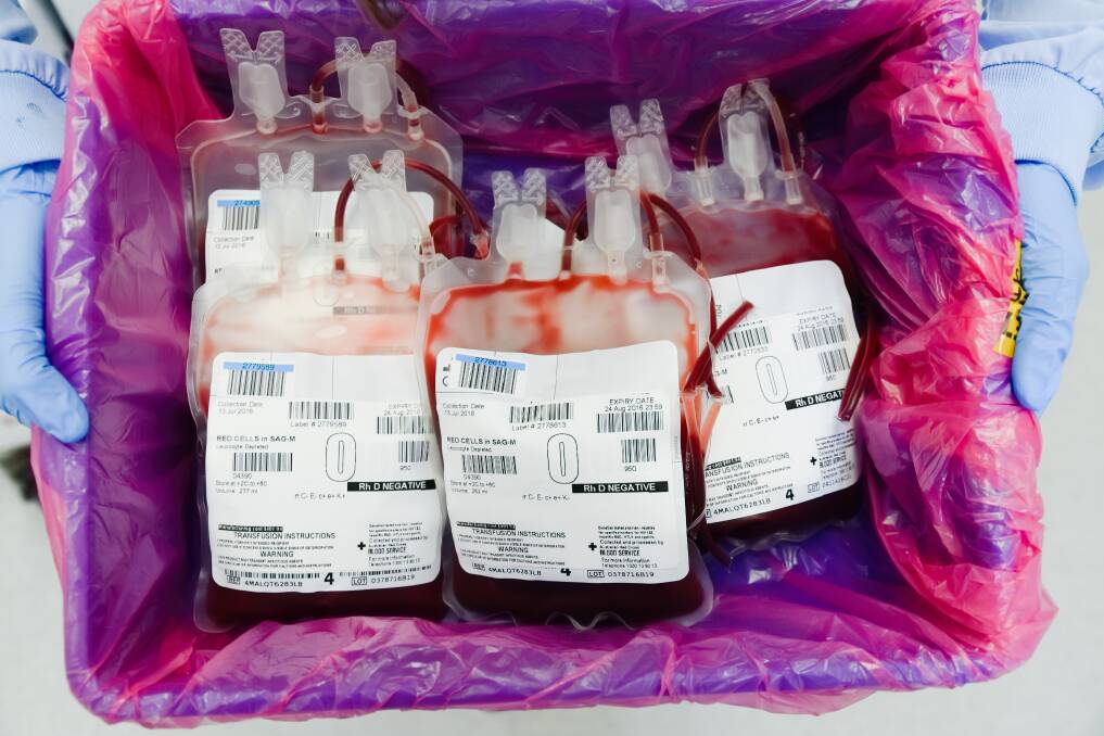 The Red Cross Blood Service urgently needs 5900 additional blood donors.