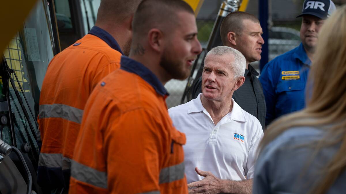 SPREADING THE MESSAGE: One Nation Senator Malcolm Roberts and the party's Hunter candidate Stuart Bonds at Double R Equipment Repairs at Rutherford on Wednesday. Picture: Marina Neil