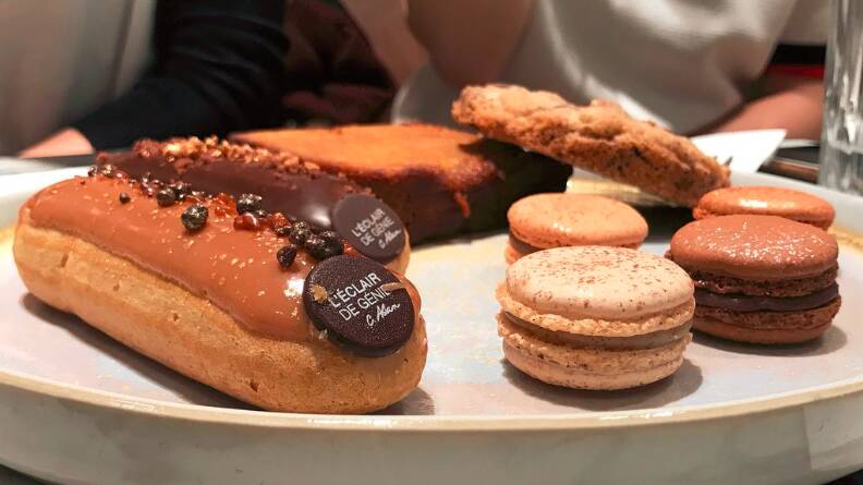L’Eclair de Genie also offer a range of delectable desserts including macaroons and cookies. 
