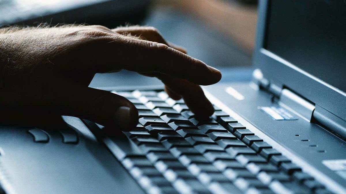 Man charged after allegedly grooming teen online, meeting him for sex