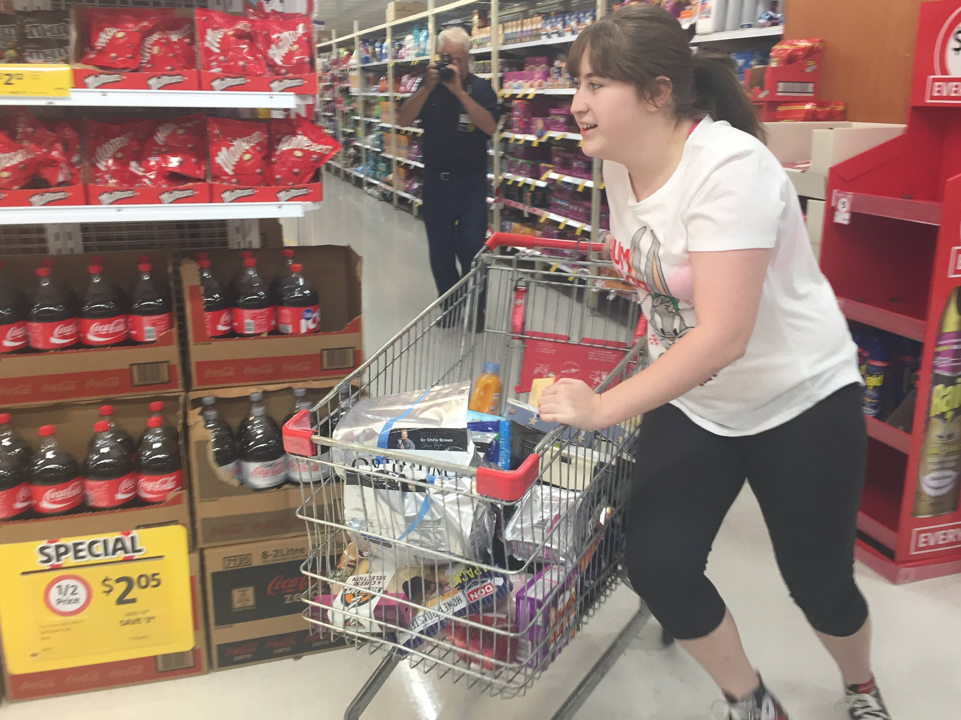 Laura Williams wins big in Coles Rutherford trolley dash | Photos, video |  The Maitland Mercury | Maitland, NSW