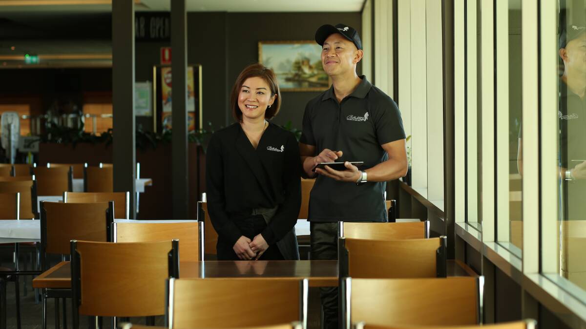 CHANGE OF PACE: Billabong's Restaurant owners Ly Do and Jenny Po. Picture: Simone De Peak