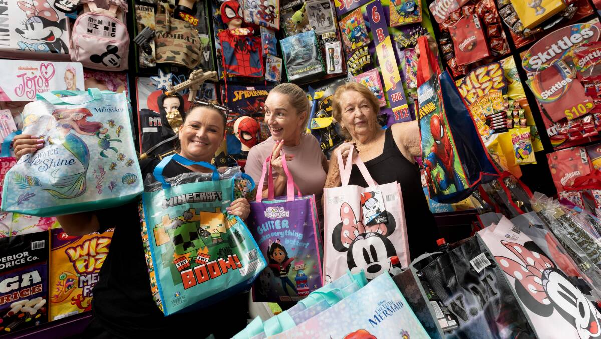 Megan Brown, Tracy Press, and Maitland Show Society president Margaret Enright with showbags. Picture by Jonathan Carroll 