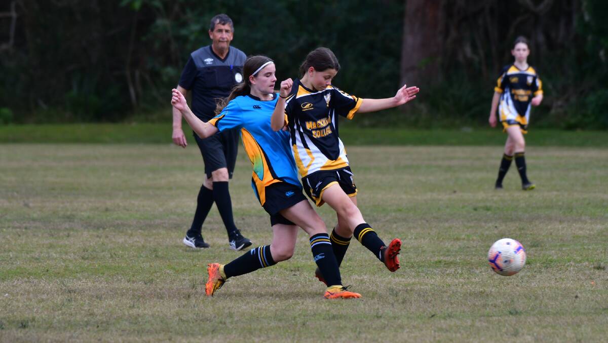 Hannah Gresswell (right) clears the ball from danger. Photo: Paul Jobber
