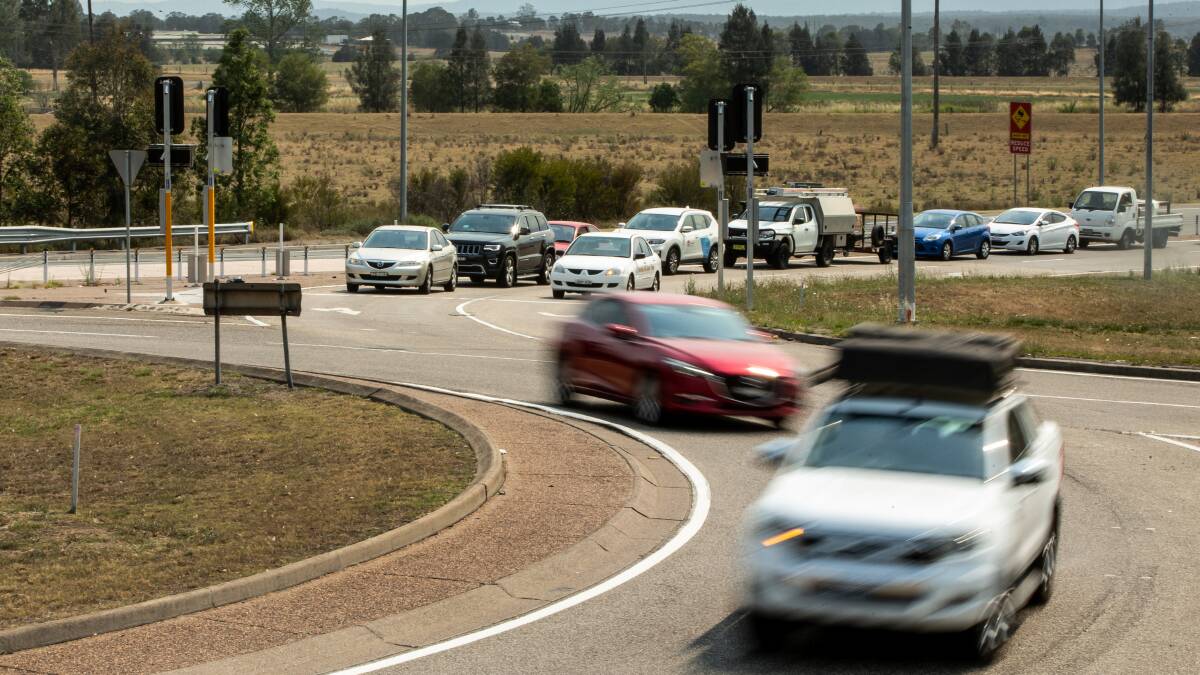 TRAFFIC: Motorists waiting at the new traffic lights on the eastbound approach to the New England Highway roundabout. Picture: Marina Neil