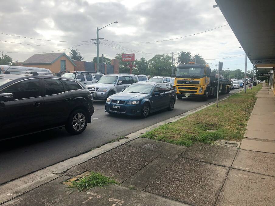 QUEUE: The traffic on the New England Highway at the Melbourne Street traffic lights at 8.45am on Monday.