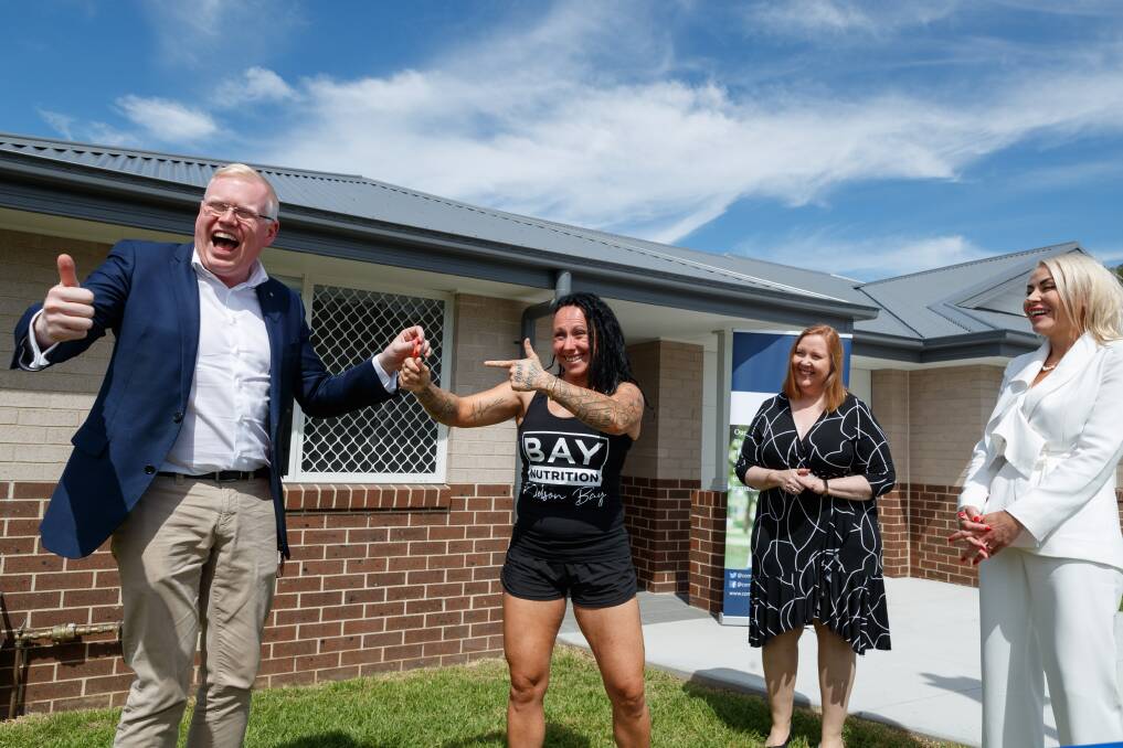 THUMBS UP: Housing Minister Gareth Ward gives the thumbs up as he hands keys to tenant Trudi Wood while Maitland MP Jenny Aitchison and Compass Housing's Lyndall Robertshaw look on. PICTURE; Max Mason Hubers.