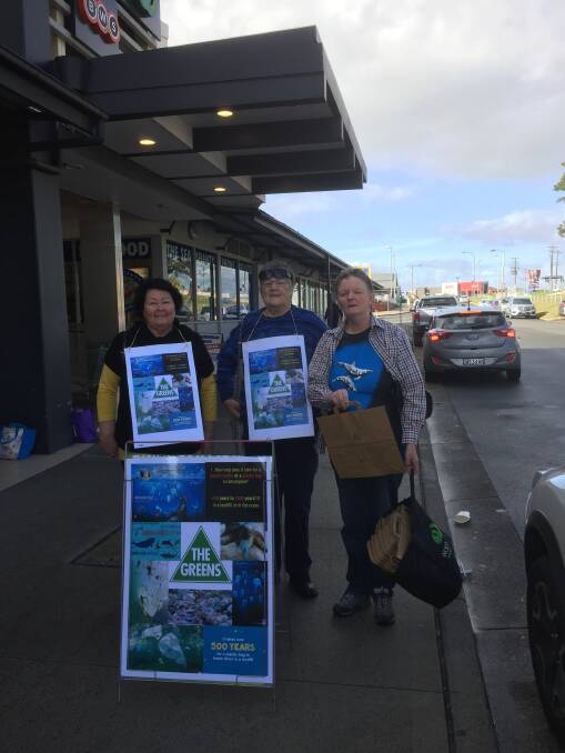 ENVIRONMENTALLY FRIENDLY: Carmel Murphy, Wendy White and Marg Edwards of Maitland Greens handing out reusable bags at Woolworths Rutherford on Wednesday. Picture: Supplied.