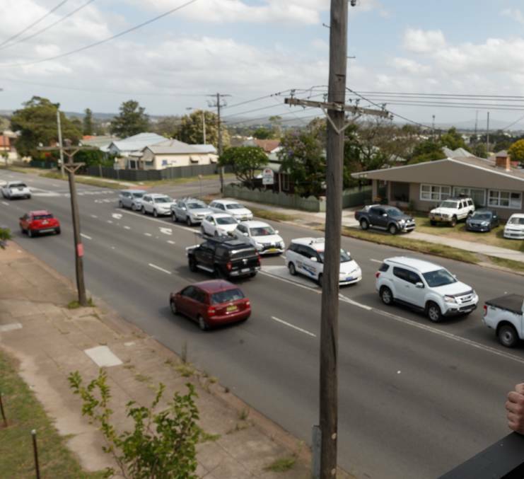 JOIN THE QUEUE: Cars starting to queue at the intersection of the New England Highway and Aberglasslyn Road, Rutherford.