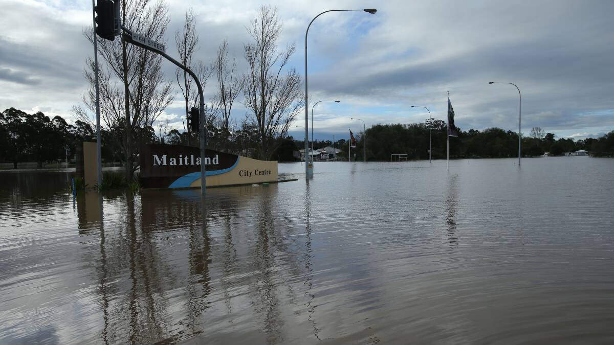 SES warns the Hunter River level may peak near 10.70 metres Friday morning, with major flooding