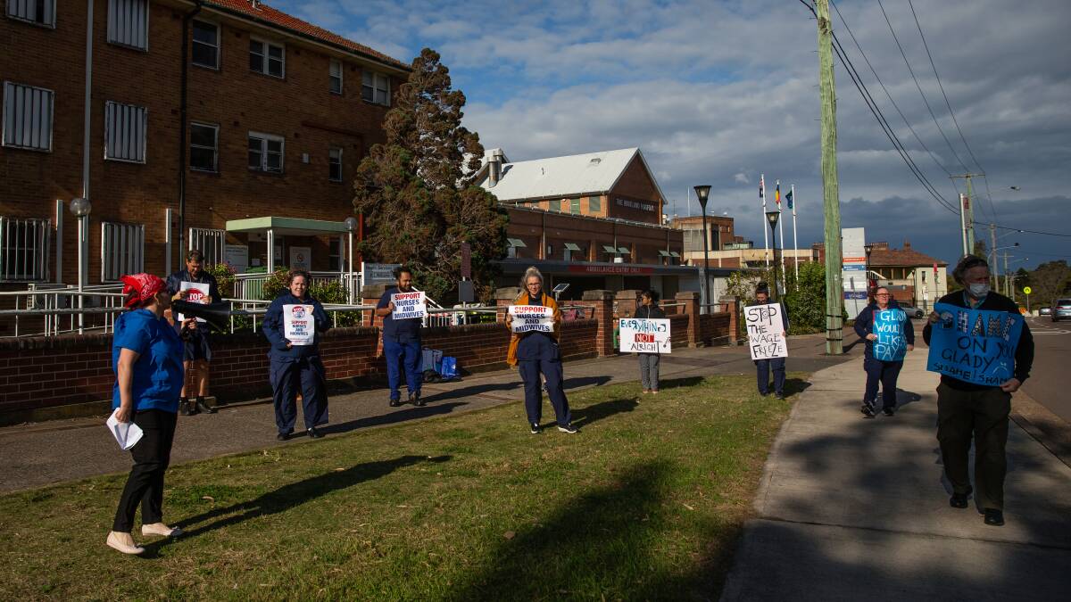 Maitland nurses protest over Premier's 'poor form' wage freeze
