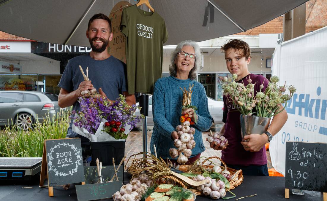 LOVE: Garlic enthusiast and grower Jocelyn Colleran (centre) talking garlic at the Slow Food Earth Market Maitland. Picture: Max Mason-Hubers 