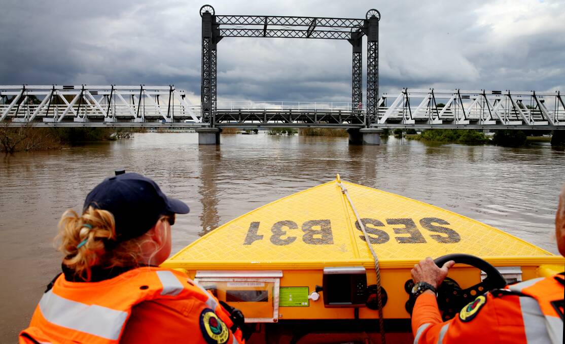 FLASHBACK: The SES on the job during the 2015 flood. 