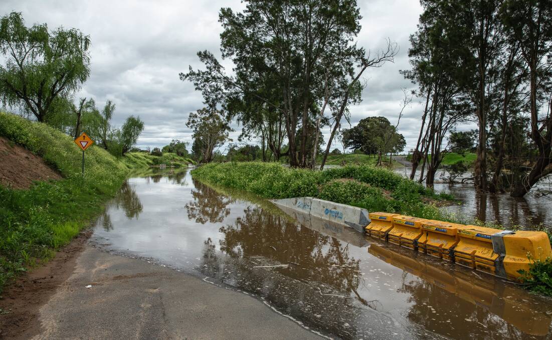 The Melville Ford bridge across the Hunter River at Aberglasslyn closed to traffic on Saturday. Picture by Marina Neil 