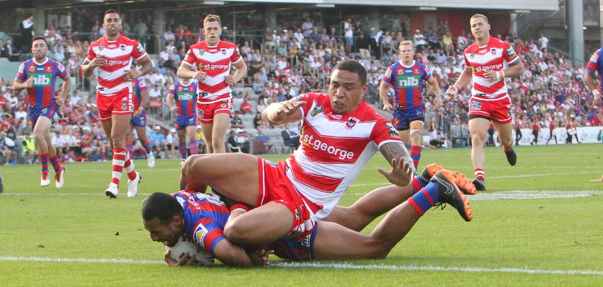 Tautau Moga ruptures his ACL in the process of scoring a try against the Dragons.