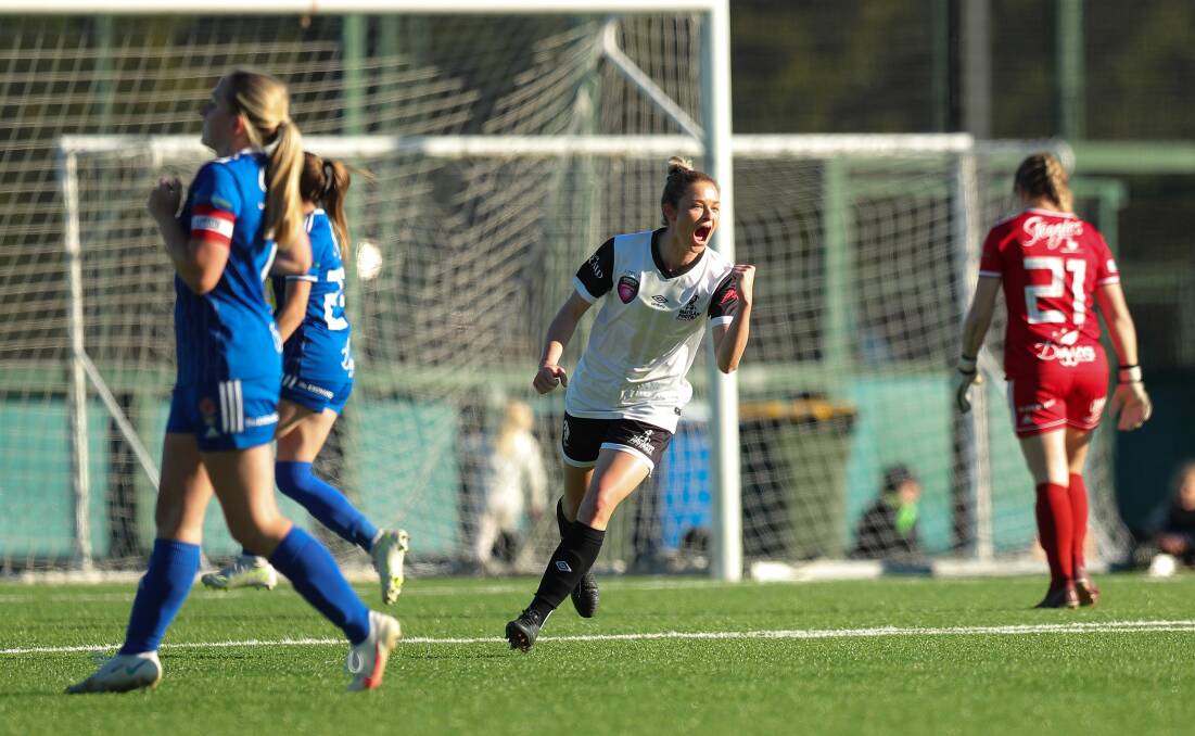 RESILIENT: Sophie Stapleford in action for her beloved Magpies last year. Picture: Max Mason-Hubers