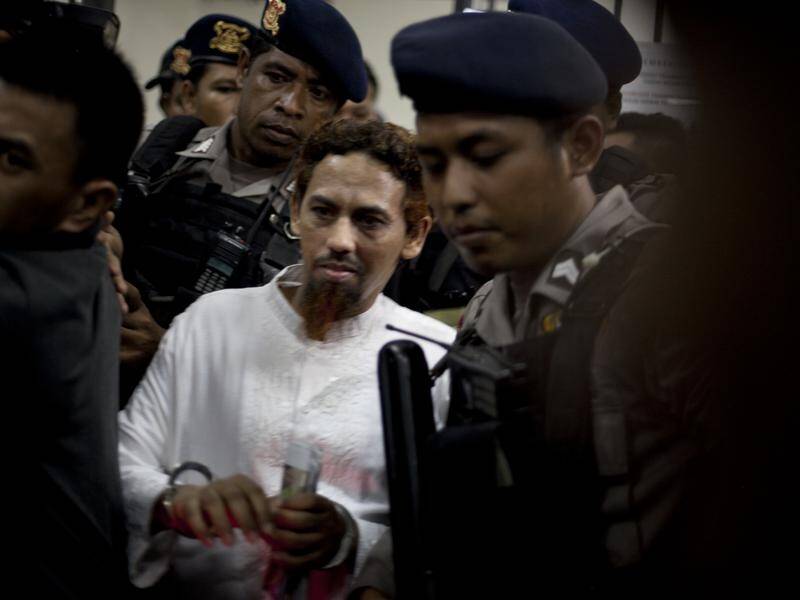Indonesian militant Umar Patek (c) was sentenced to 20 years for his Bali bombings involvement. (Oscar Siagian/AAP PHOTOS)